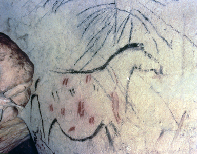 Figure of a pregnant mare with parallel line markings, Palaeolithic Period (c.40000-12000 BC) (photo)