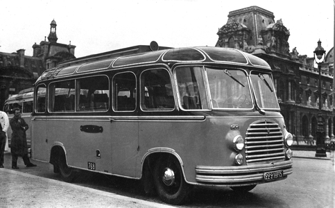 Bus from 1945 (b/w photo)