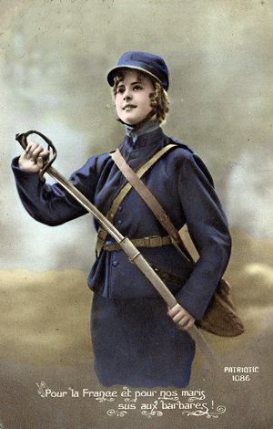 Young woman dressers in the war of 1914-1918 (hairy) ready to go fight for her husband. Postcard. Coll. Jaime Abecasis