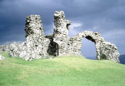 View of the ruins, Dinas Bran Castle, Clwyd, Wales, c.1220 (photo)