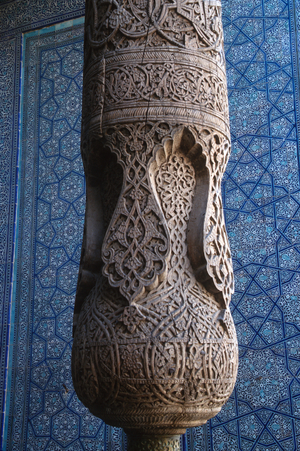 Column in the Harem, the Tash Hauli palace, built in the 1830s (photo)