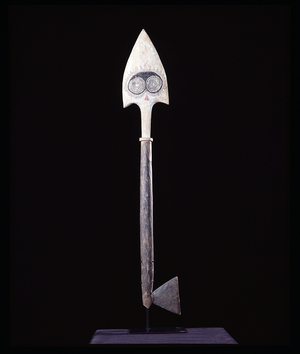 Dance axe. New Britain, Papua New Guinea (Papua New Guinea), 19th to 20th century. Dim: 87x15x4cm. Drink and Pigment. Musee de l'hospice Saint-Roch, Issoudun (Donation Cecile Reims and Fred Deux). Mandatory mention