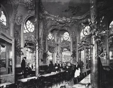 Inside the Cafe Riche on the Canebiere in Marseille. Photography beginning of the 20th century. Municipal Archives of Marseille Inv Fonds 1 - 718