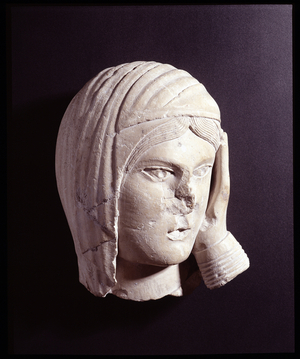 Woman's head. Dim: 18x16,5x14,7cm. Limestone of the 12th century. Musee de l'hospice Saint Roch, Issoudun. Mandatory mention