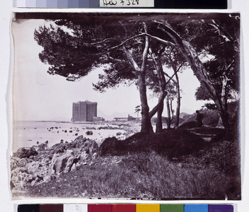 View of Saint Honorat, the islands of Lerins (photo)