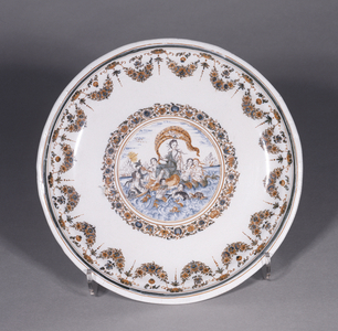 Circular tray of Moustiers factory, Olerys-Laugier factory - Joseph Olerys (1697-1749) and Jean Baptiste Laugier (18th century) - Musee de la faience Marseille