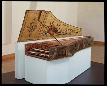 Harpsichord. Work by John DENIS II (17th century), 1648. Body size: 206x76,3x26cm and door size: 72x22 cm. Musee de l'hospice Saint-Roch, Issoudun (M.H. class in 1987). Mandatory mention