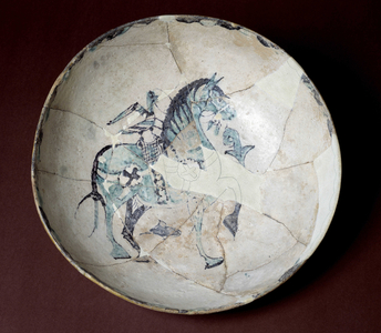 Art Moorish: dish decorating a horse and a bird. Musee Balaguer de Grenard, Spain.