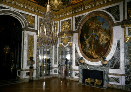 Art France: interior of the Salon de la Paix du Chateau de Versailles, 17th century (photo)