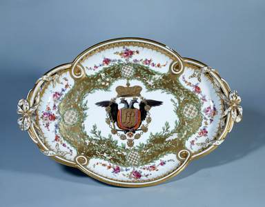 Art France: plateau of the cabaret of Paul Petrovitch made of hard porcelain from Sevres, 1773 (porcelain)