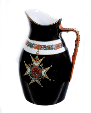 Pot with cross of the Order of the Bath, 17th century (ceramic)