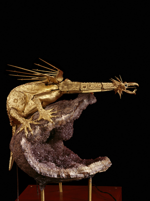Golden dragon mounted on an amethyst (gold & amethyst)