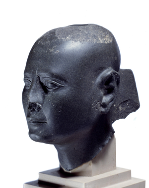 Egyptian antiquite: man's head age. Sculpture in schist of the 30th dynasty (378-341 BC) (sculpture)