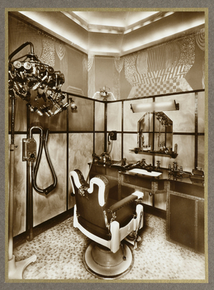 Department store "Aux dames de France" in Bordeaux: women's hair salon, around 1920 (photo)