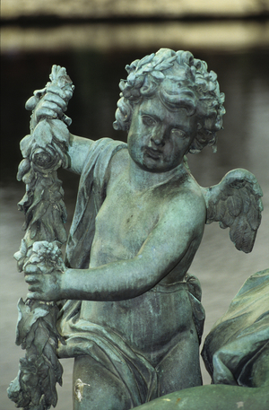 Chateau de Versailles: group of children bordering a water bed, bronze melted by the Keller brothers. Yvelines (78).