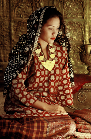 Traditional Malay costume (photo)