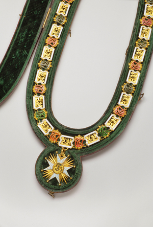 Kingdom of Baviere - Order of Saint Hubert: necklace worn by Luitpold, Duke en Baviere (1890-1973) - End of the 18th century - Gold and emals; original gold plated iron and silk velvet - Necklace: L 122 cm; weight 460 g (pendant included) - Pendant: D 7,5 cm - Private collection