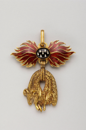 Order of the Golden Fleece: Spanish Golden Fleece - Reduction of insignia belonging to Alfonso (Alfonso) XIII of Bourbon (1886-1941), King of Spain (1886-1931) - End of the 19th century - Gold and emals - H: 4.9 cm; W: 4.6 cm; Weight: 24 g - Private collection