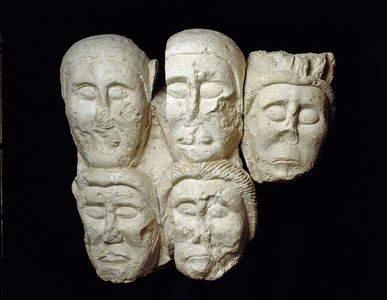 Severed heads of enemies, 2nd century BC (sculpture)