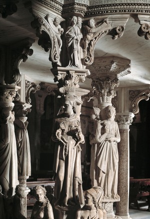 Detail of the sculpted groups supporting the Chair made by Giovanni Pisano (1248-1314): the Church feeds her children (Detail of the sculptures supporting the marble pulpit, Church feeds her children) 1302-1311 Cathedrale de Pisa (Duomo di Pisa), Italy