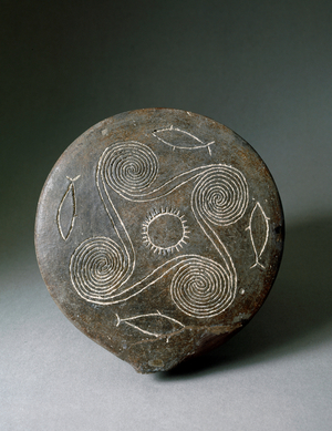 Minoan art: circular disc of Naxos in terracotta. Minoan civilization. 2400-2000 BC. Athenes, National Archaeological Museum
