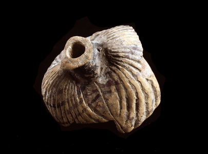 Etruscan civilization: “” aryball in orange clay”” Dim 4,5 cm Provenance unknown Florence, Museo Archeologico, inv 4205