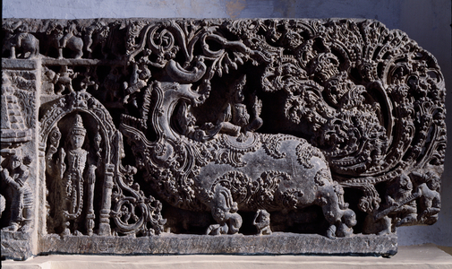 Hinduism: “” Krishna or Venugopala, master of the flute cows””” Black stone sculpture, right part (Krishna as Venugopala) 12th century (12th century) from Halebidu, Mysore - Calcutta, Indian museum