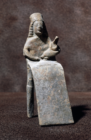 Magna Graecia: clay statue of Kourotrophos, nurse woman - 5th-4th century BC
