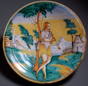 Art Renaissance: plate decorated with a flute player (A flute player) - Late 16th century Production of Viterbo (Viterbo), Italy Florence, Museo Nazionale del Bargello