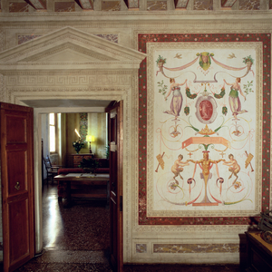Interior fresco (photo)