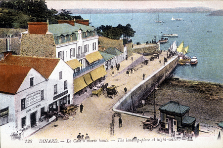 Dinard: the hold at low tide - postcard, deb. 20th century
