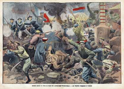 The last assault and capture of Pekin, on August 18, 1900, by international troops (French and Russian troops), delivating the foreign legations besieged by boxers and reduced to famine for more than two months. Engraving in "Le pelerin" 2/09/1900. Selva Collection.