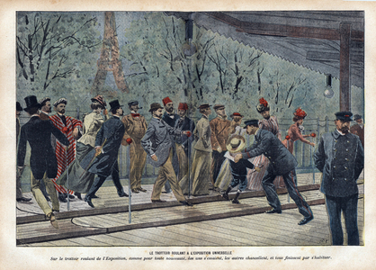 International visitors, each wearing the head cover or the accessory that identifies its origin, discover the rolling pavement, new presented at the Paris Universal Exhibition, some try, others stumble and all end up getting used to it. Engraving in "Le pelerin" 6/05/1900. Selva Collection.