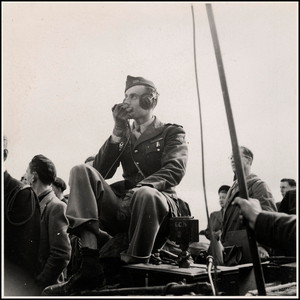 Reception of the Champagne1/5 group by the city of Reims, 27, 28 and 29/04/1946. The commander of Fougnieres comments to the public on the evolution of the aircraft. Photography, 1946.