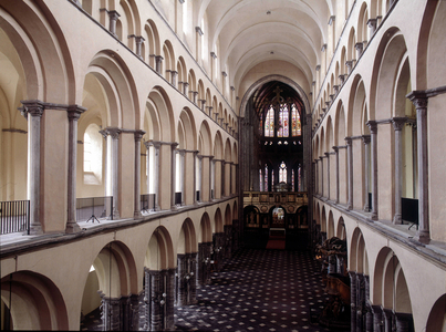 Interior of the cathedral of Tournai (photo)