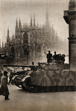 A German blinde on the square of the cathedral in Milan - Photography in "die Woche" 22/09/1943 - Selva Collection