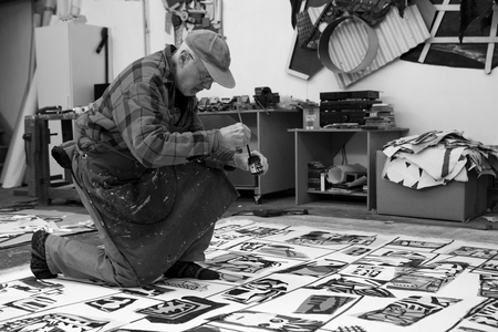 Portrait of Jan Voss, painter, in his Arcueil studio in 2008.