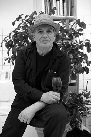 Portrait of Ricardo Mosner, Argentine painter. Pat Andrea's workshop in Arcueil, April 29, 2009.