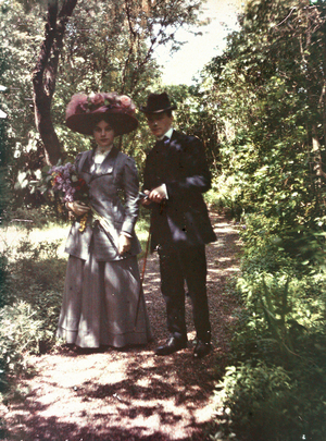 bourgeoisie: Portrait of a couple of the family of C, 1921, St Patrice, France - Autochrome anonymous