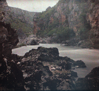Massif Central picturesque: Le Rocher du Pas du Soucy, 1917, Gorges du Tarn, France - Anonymous autochrome