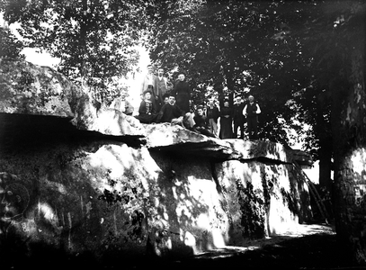France, Basse-Normandie, Calvados (14), Bayeux: Visitors pose on the dolmen of Bayeux, 1903