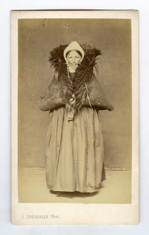 Batz-sur-Mer, Loire-Atlantique (44), Pays de la Loire, France, Portrait of a woman in the studio wearing the costume of widows and mourning of the village of Batz-sur-Mer, 1865