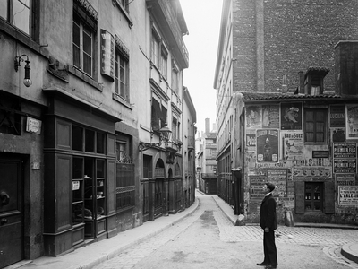 France, Rhone-Alpes, Rhone (69), Lyon: Saint Jean district, rue des Antonins with many shops, 1905 - shops: hotel de la Bombarde 66 bis rue Saint-Jean, hotel Jeanne d'Arc, publicity: Fournier agency, casino Kursaal, Gallifet liqueur, eau de Suez toothpaste