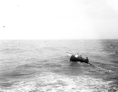 France, Pays de la Loire, Vendee (85), Les Sables-d'Olonnes: A canoe in the Tempete, 1900