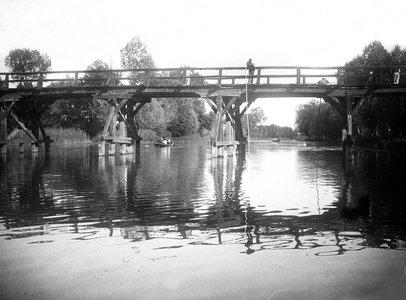 France, Centre, Loiret (45), Olivet: Loiret, wooden walkway with angler, boating, 1890