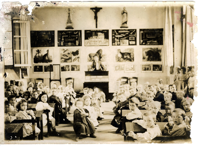 France, Centre, Indre-et-Loire (37), Tours: A children's school class with teacher, 1870