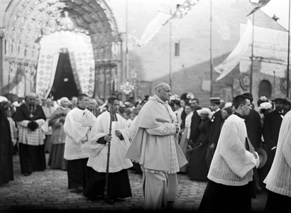 France, Pays de la Loire, Maine-et-Loire (49), Angers: The Eucharistic Congress, Priests leave the church, 1901