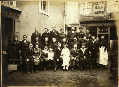 France, Pays de la Loire, Sarthe (72), Noyen sur Sarthe (Noyen-sur-Sarthe): Group photo of a wedding with wedding dress, costumes, and colifichets, 1935 - Gaite Bal Lespars