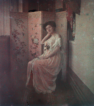 Portrait: Portrait of the wife of Mr Henry, 1912, Le Mans, France - Autochrome anonymous