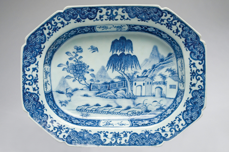 Platter with house and garden design, c.1730-50 (porcelain with cobalt blue underglaze)